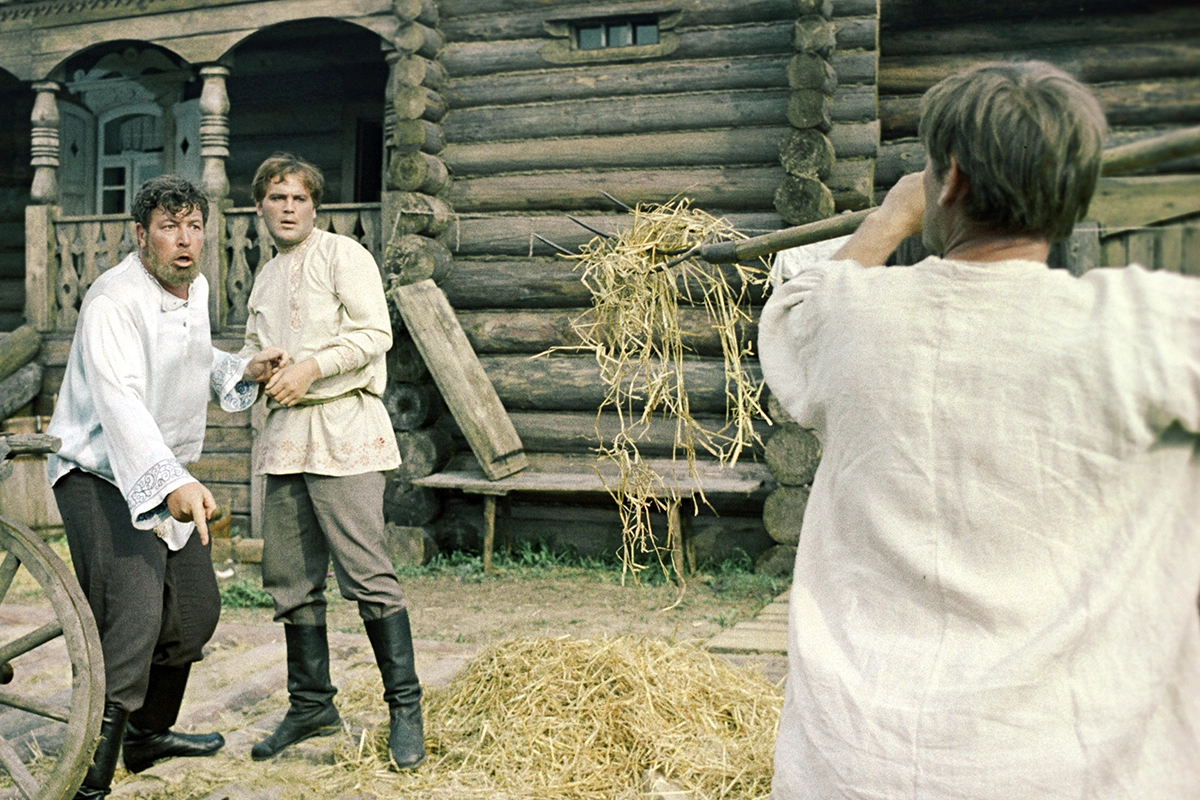 Кадр из сериала «Тени исчезают в полдень»