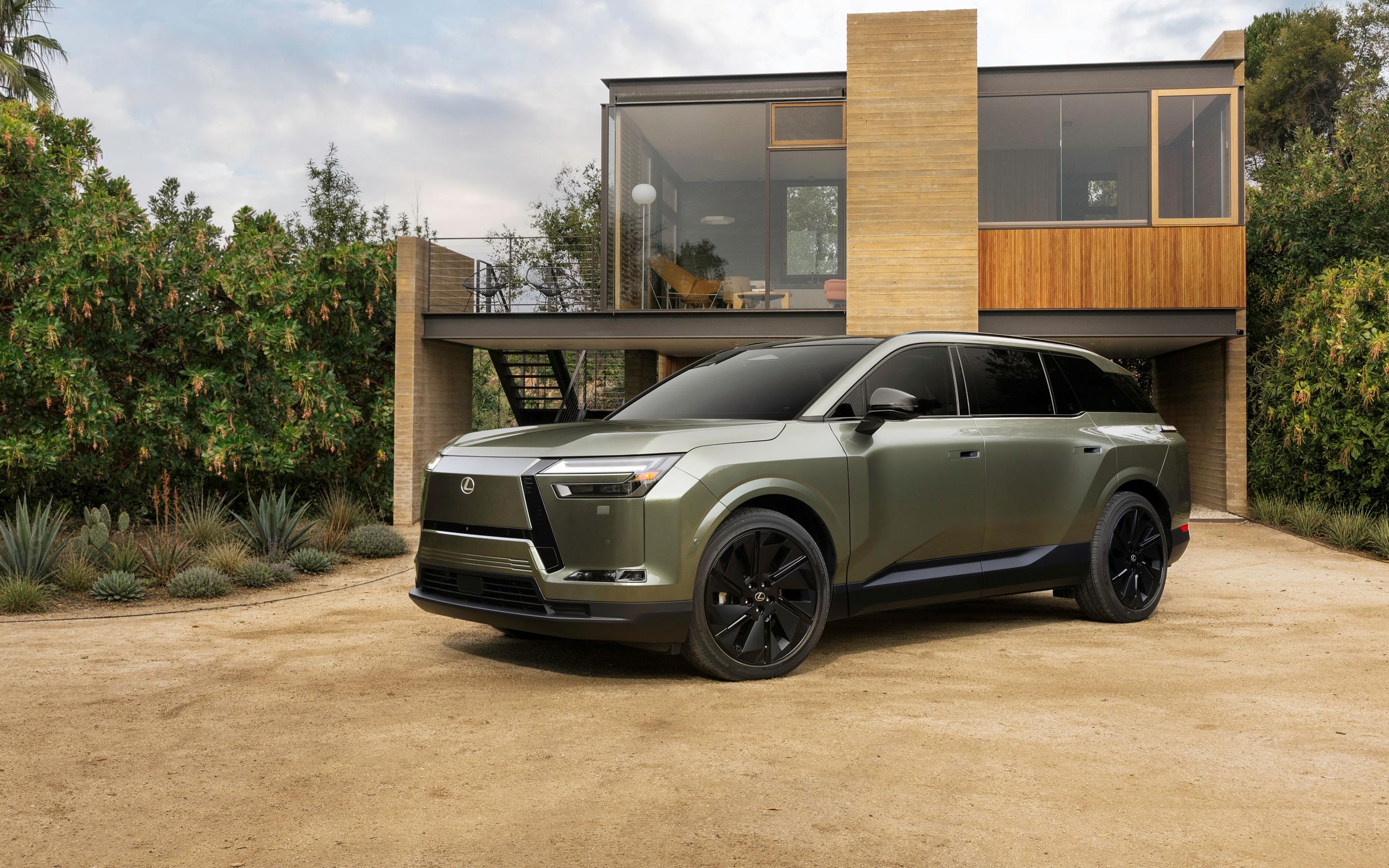 Новый Lexus TZ могут привезти в Россию. Он будет дороже 10 млн руб.