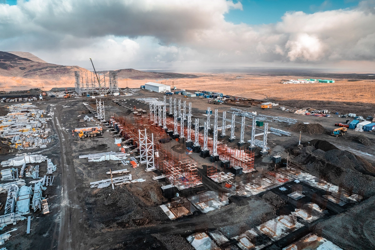 Сентябрь 2023 года. Монтаж первых металлоконструкций Главного корпуса Черногорского ГОКа