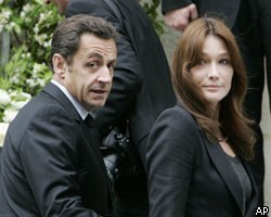 СМИ Франции обвиняют Н.Саркози и его жену в неверности 