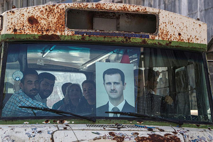 Правом голоса обладают около 18 млн сирийцев, как проживающих в стране, так и за ее пределами (они могли проголосовать в посольствах). Нынешние выборы&nbsp;&mdash; вторые, проходящие с начала военного противостояния в 2011 году. В 2014 году Асад победил, получив 89% голосов избирателей, явка составила 73%