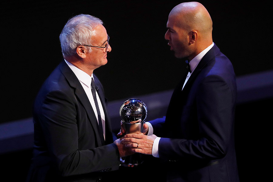 В первый сезон под руководством Зидана &laquo;Реал&raquo; стал победителем Лиги чемпионов, Суперкубка УЕФА и Клубного чемпионата мира. В итоге француз был признан Международной федерацией футбола (ФИФА) тренером года.