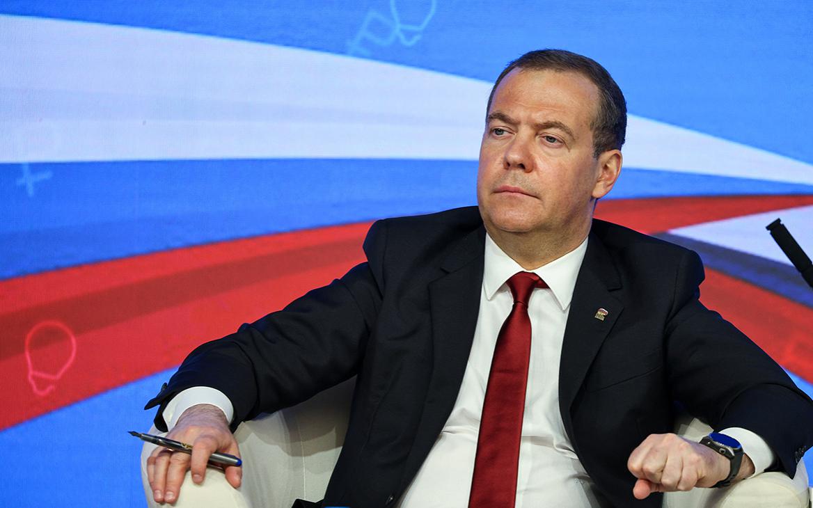 Медведев ответил на слова Столтенберга о «самом опасном моменте» в Европе