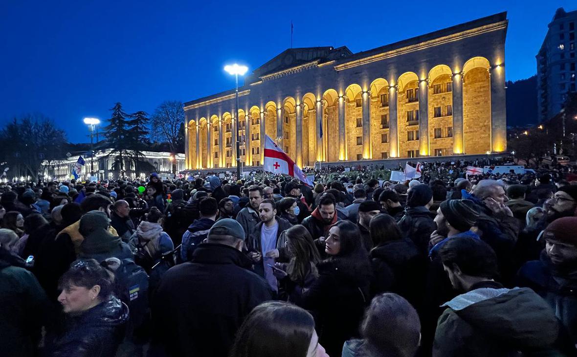 Оппозиция заявила о планах продолжить протесты в Грузии"/>













