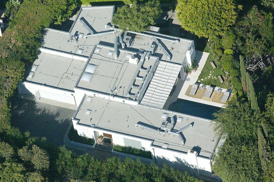 На аэрофотоснимке показан дом актера Леонардо Ди Каприо, расположенный в Вест-Голливуде, штат Калифорния,&nbsp;2002 год