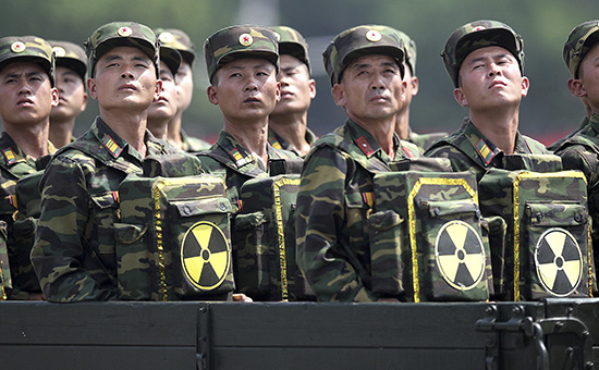 Северокорейские солдаты во время парада, 27 июля 2013 года



