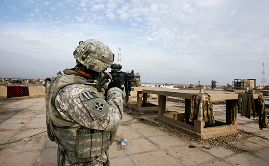 Американский военнослужащий в&nbsp;окрестностях Мосула, Ирак, 2009 год

