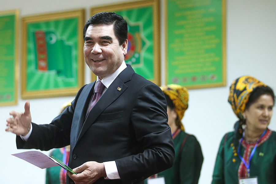 Политик: Гурбангулы Бердымухамедов, Туркменистан

Возраст:  59&nbsp;лет. Руководит страной с&nbsp;февраля 2007 года

12 февраля 2017 года Бердымухамедов во&nbsp;второй раз&nbsp;выиграл выборы президента, набрав, по&nbsp;официальным данным, 97,69% голосов. Кандидат, занявший второе место, показал результат&nbsp;1,07%.
