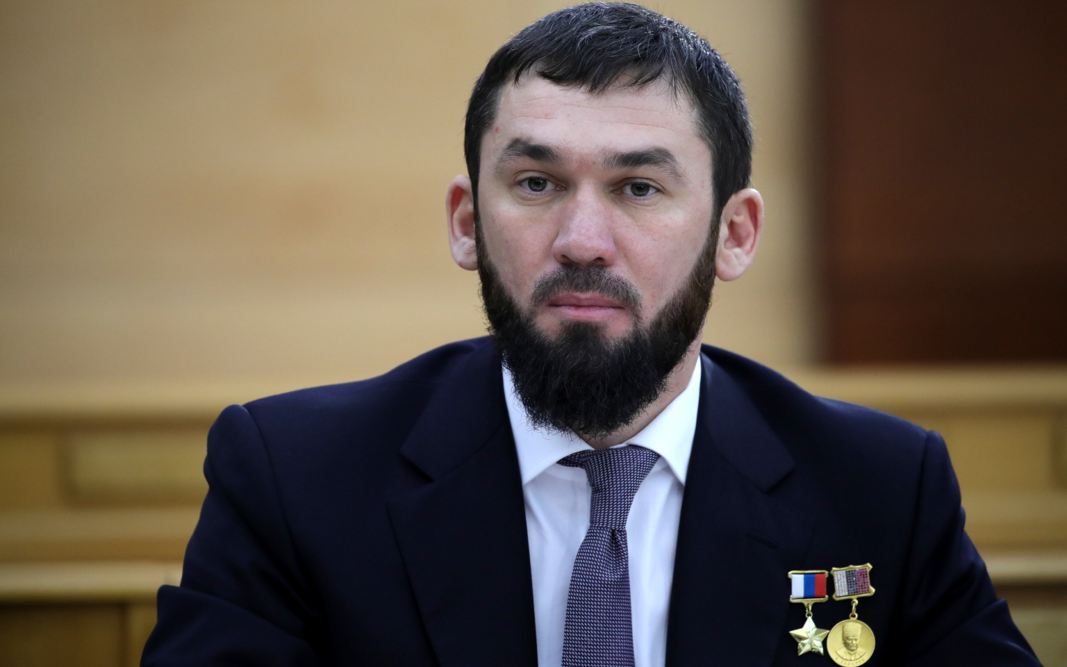 Спикер парламента Чечни сообщил о шантаже в Instagram от его имени