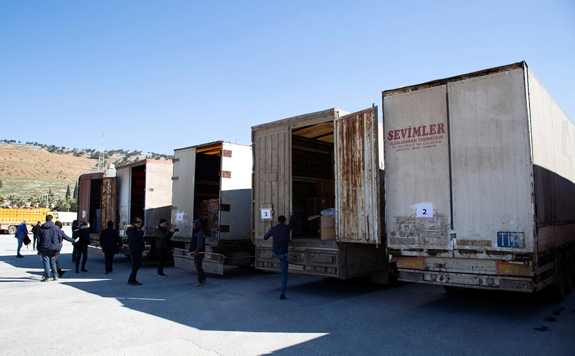 Omar Al-Bam / Reuters