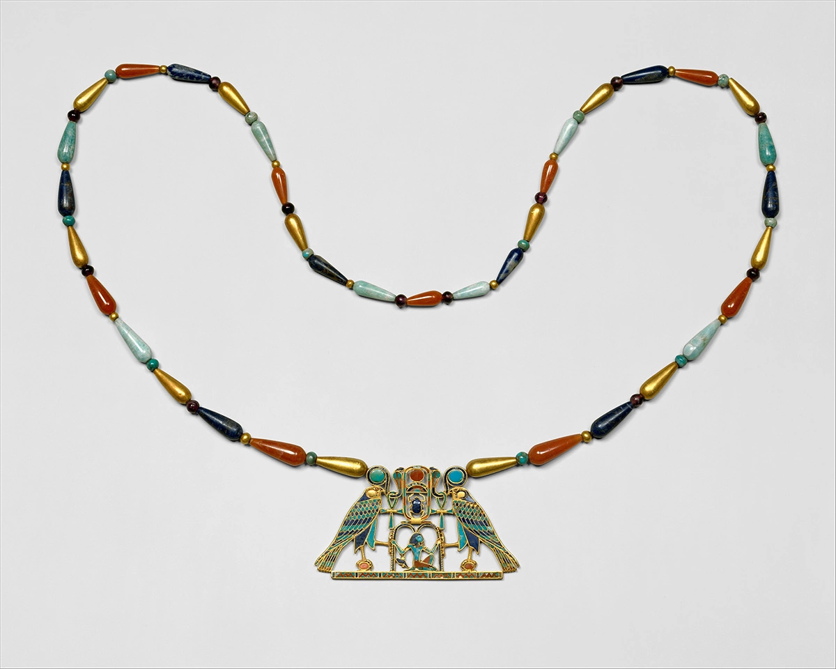 <p>Пектораль и ожерелье древнеегипетской принцессы Сат-Хатхор-Иунит</p>