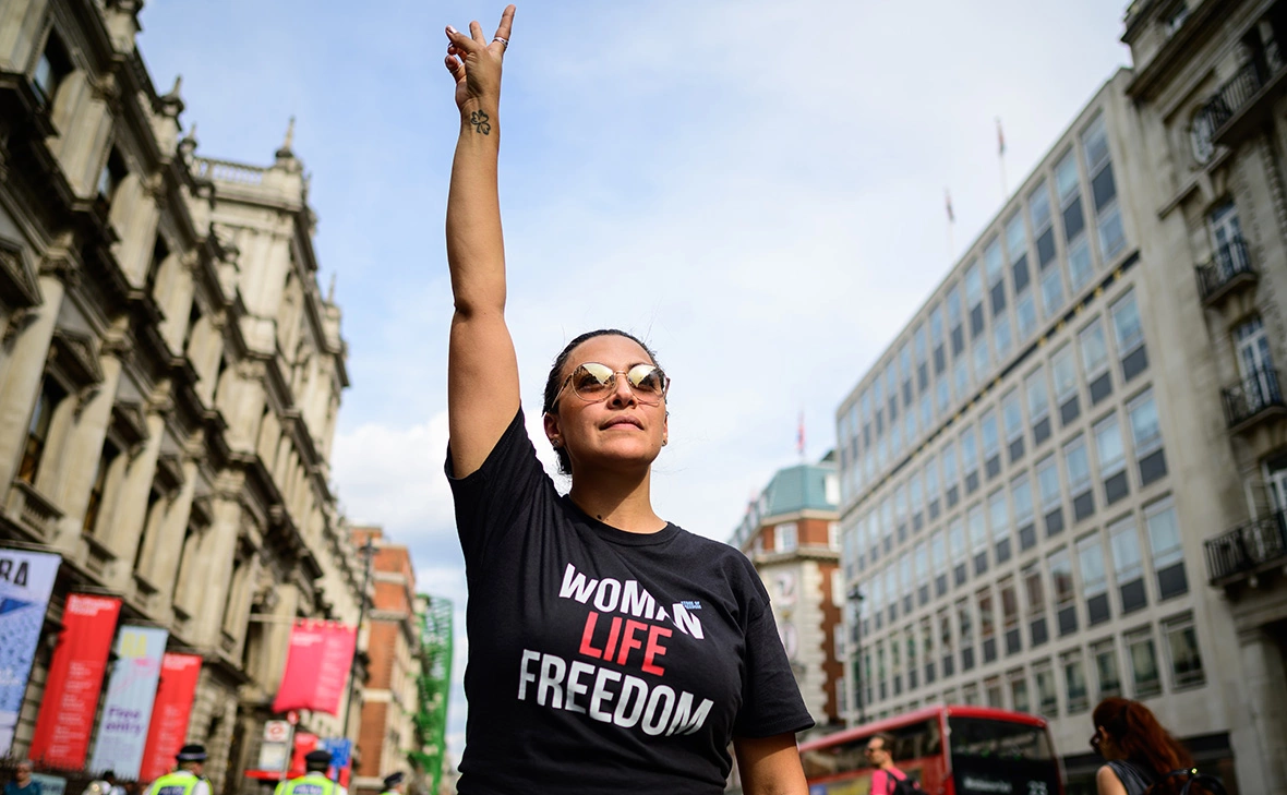 Leon Neal / Getty Images