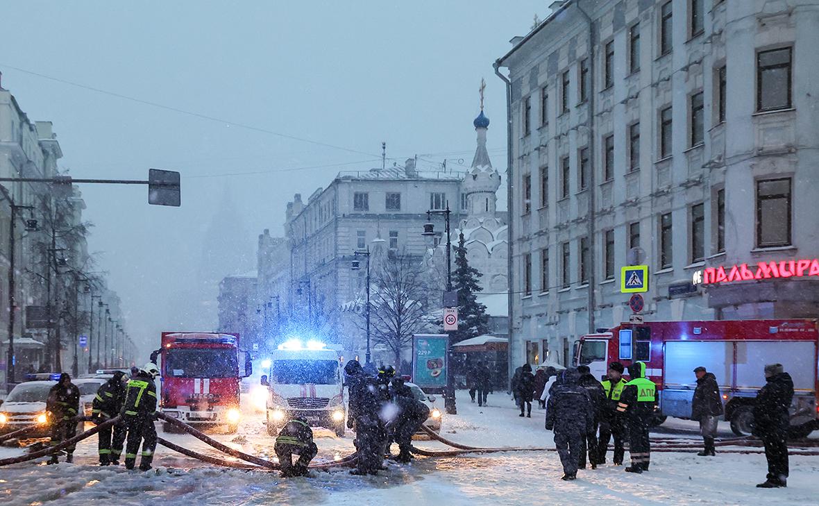 В МЧС назвали площадь пожара в здании «Известия холл» — РБК