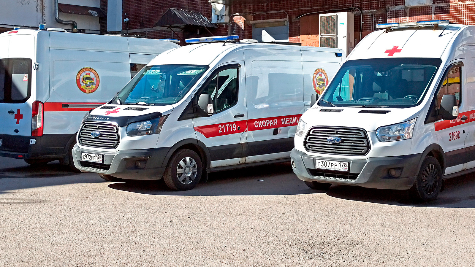 Песков назвал «из ряда вон выходящим» отравление алкоголем в Ленобласти