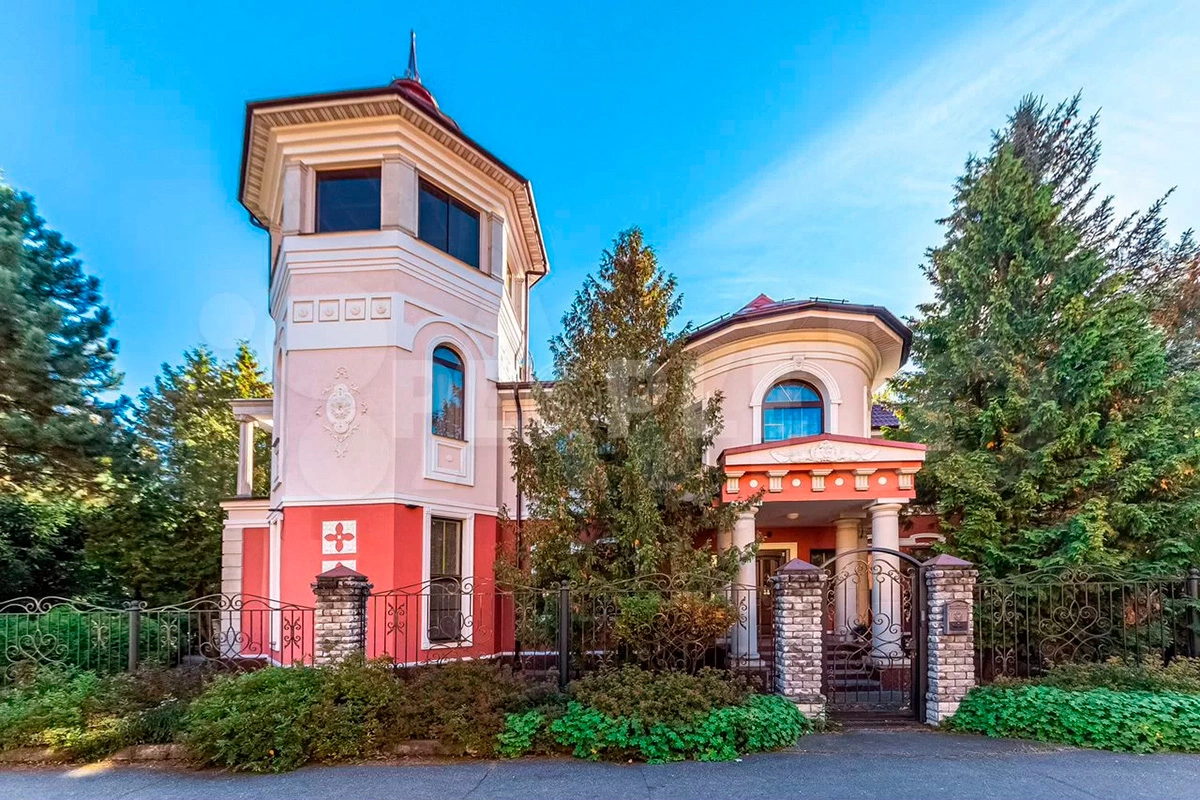 Посмотрите, как могли бы выглядеть дома Смешариков в реальном мире