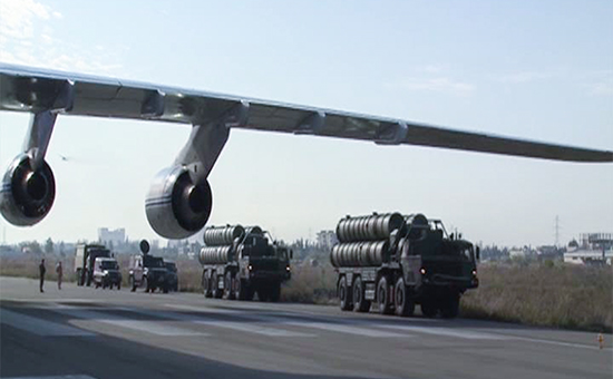 Прибытие российского зенитного ракетного комплекса С-400 на авиабазу Хмеймим