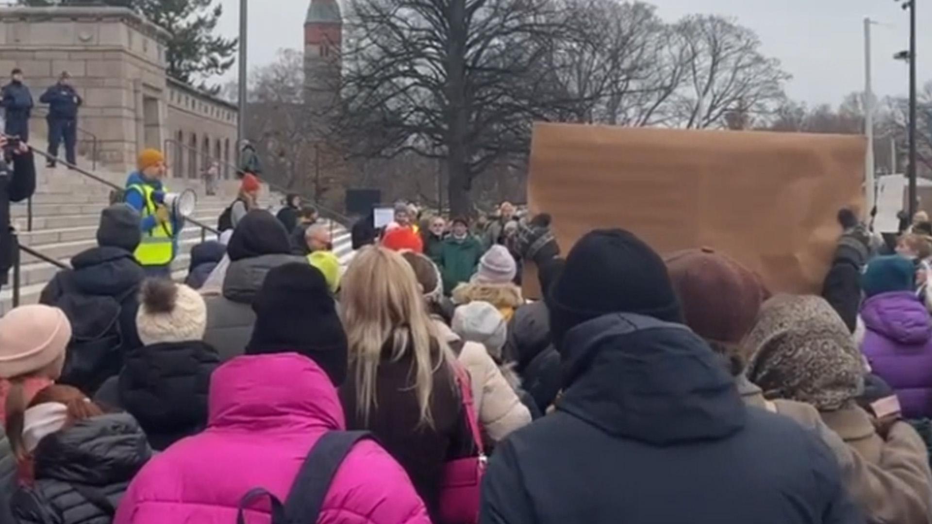 В Хельсинки прошел митинг против закрытия КПП на границе с Россией