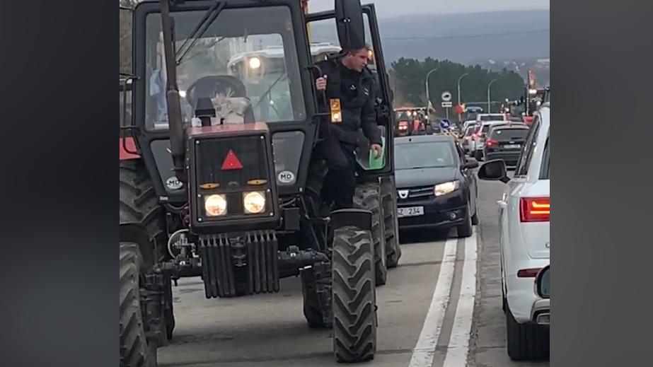 Молдавские фермеры вышли на протест у здания правительства