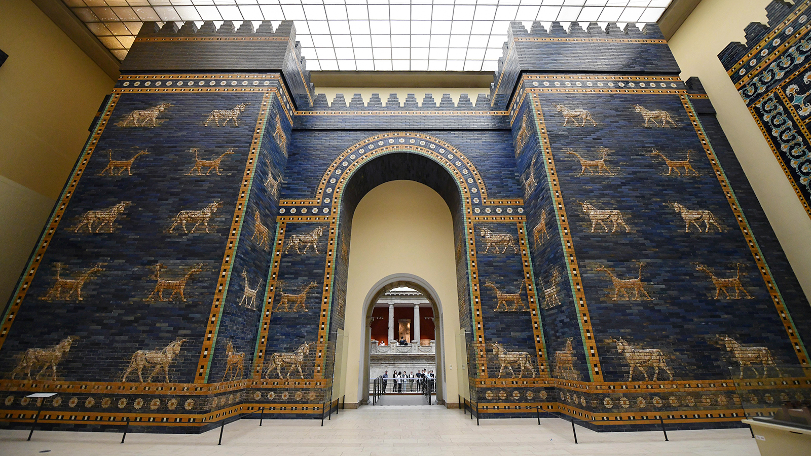 <p>Восстановленные ворота Иштар в берлинском музее Пергамон</p>