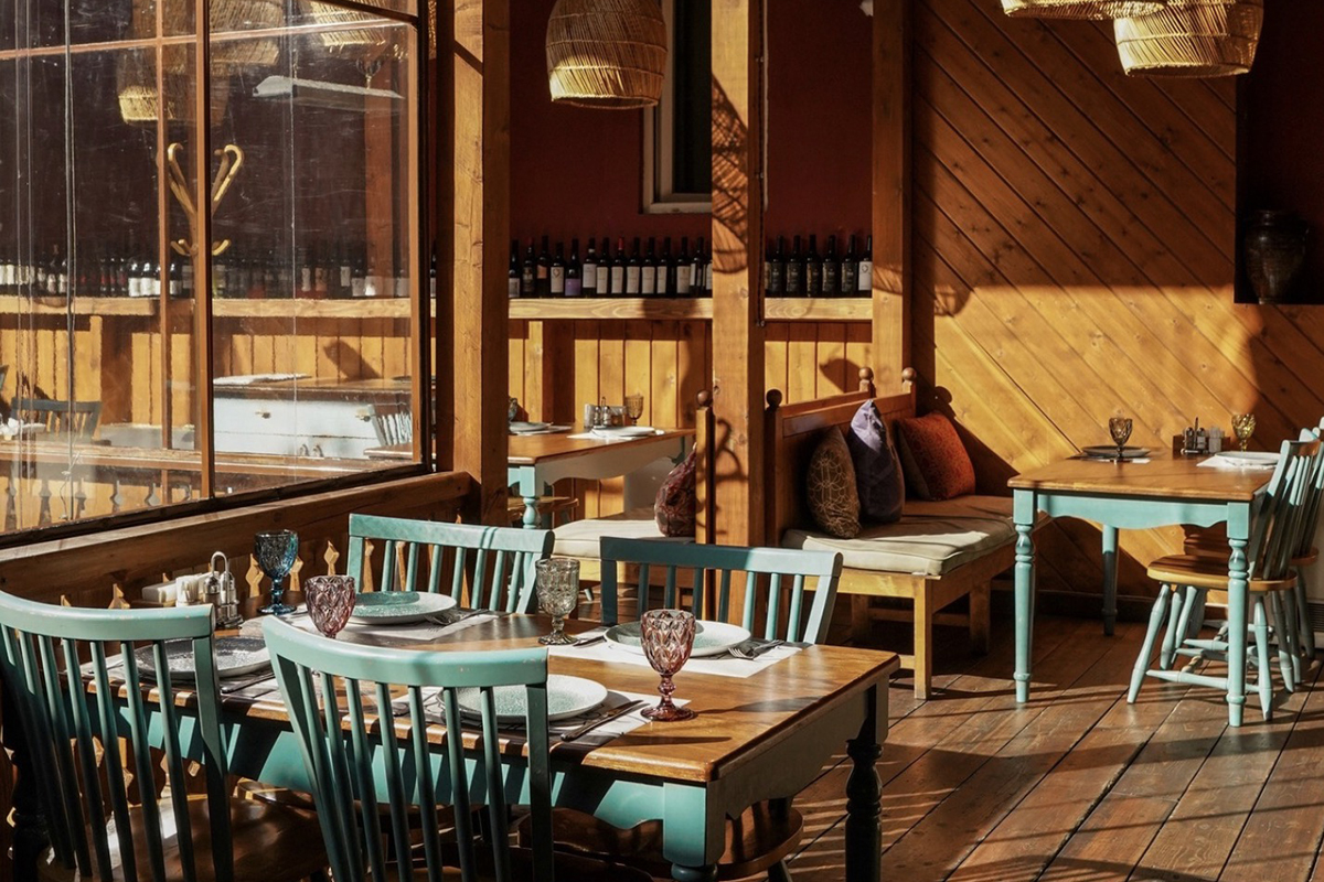 Старинный город может удивить туриста как армянской кухней с богатой историей и неповторимым колоритом, так и гастрономическими трендами современности