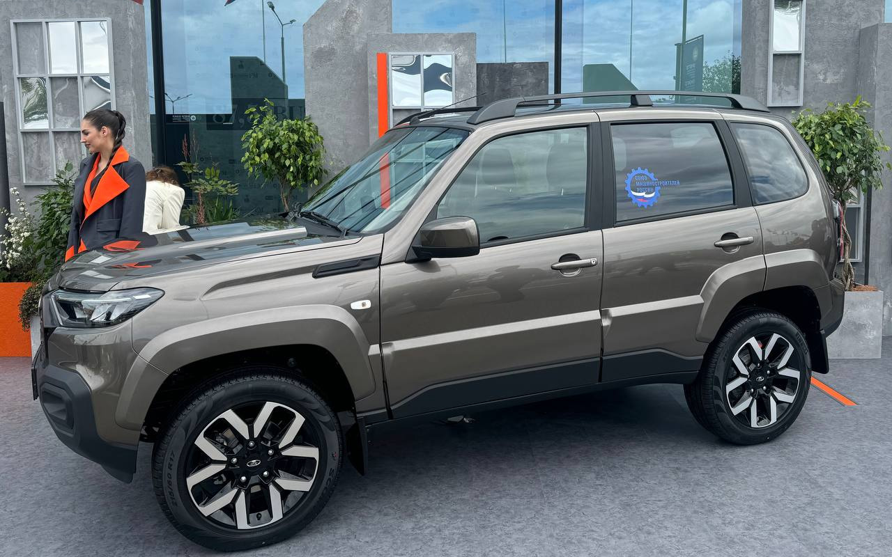 Lada Niva Travel