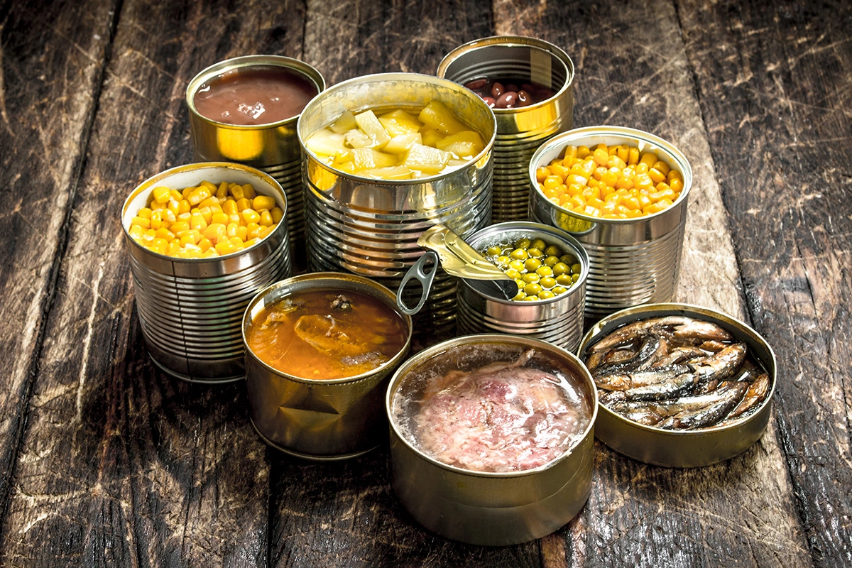 Для обычного человека «консерва» — это продукт питания с длительным сроком хранения. В телевизионной журналистике под «консервой» понимают заранее подготовленный сюжет, который выпускают в эфир при отсутствии актуальных новостей