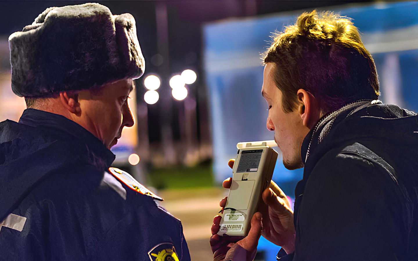 Инспектор может провести&nbsp;освидетельствование на состояние&nbsp;опьянения&nbsp;на месте с помощью алкотестера