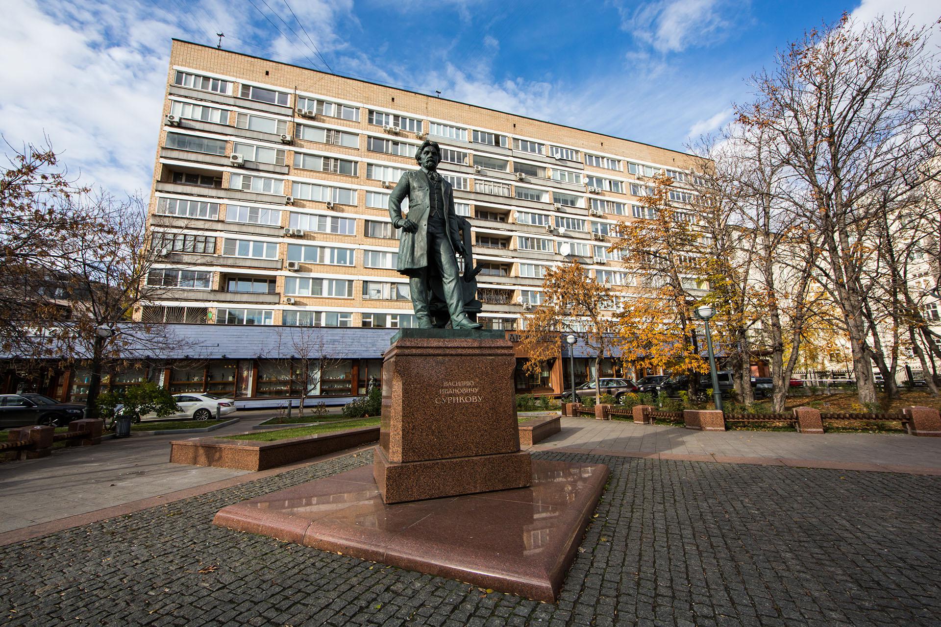 Памятник Василию Сурикову, улица&nbsp;Пречистенка, Москва