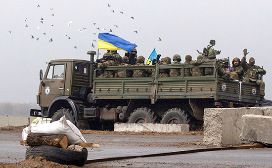 Военнослужащие Национальной гвардии Украины на блокпосту на въезде в Мариуполь
