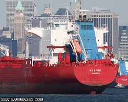 Пираты атаковали танкер с российским экипажем