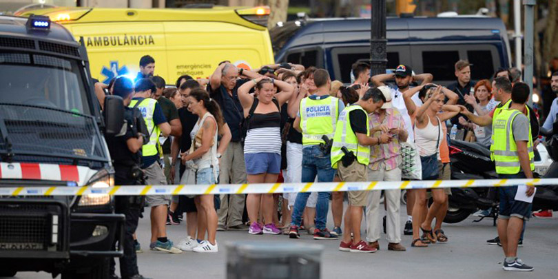 Очевидцы рассказали подробности наезда фургона на толпу в Барселоне
