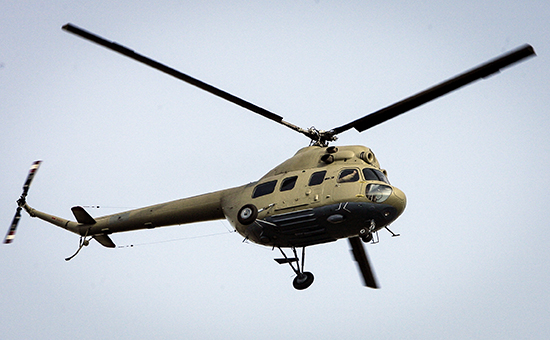 Вертолет Ми-2 во время показательных выступлений