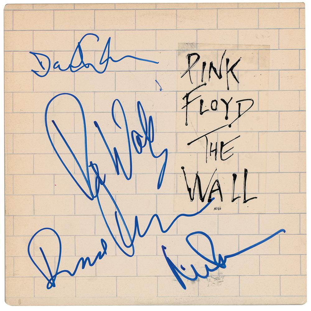 Экземпляр альбома&nbsp;&laquo;The Wall&raquo; с автографами четырех участников группы Pink Floyd был продан&nbsp;на аукционе за $16 643