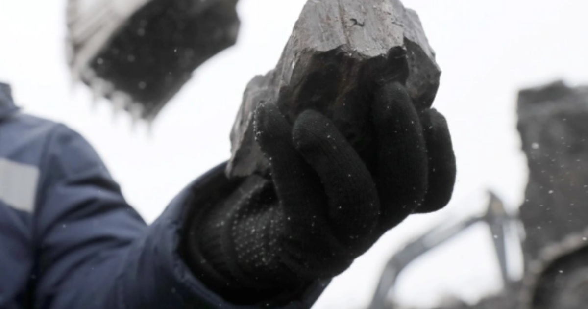 Минусы открытого способа добычи угля. Камска-анчинский угольный бассейн. Канско ачинский каменноугольный бассейн. Этапы добычи угля открытым способом. Какая добыча угля дешевле.