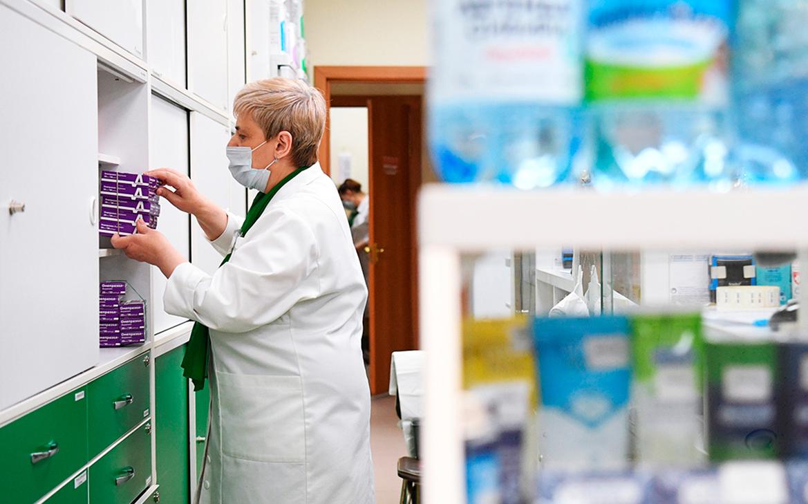Гинцбург назвал сроки поступления препарата против супербактерий в оборот