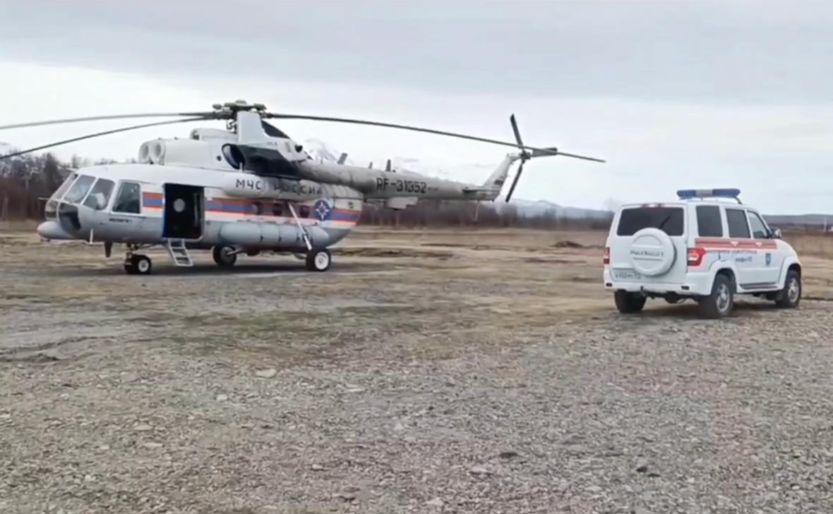 На поиски пропавших в Охотском море мужчин подняли авиацию