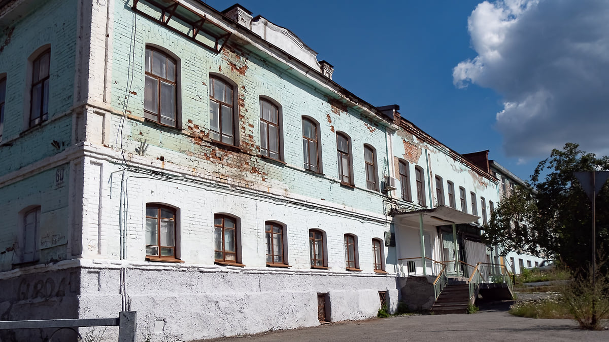 Здание завода "Уралбиофарм" в Екатеринбурге