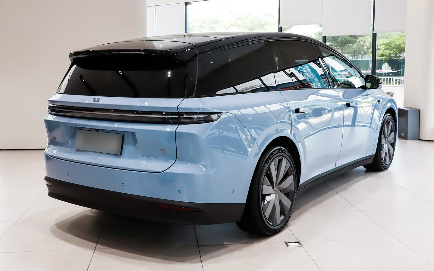 Lixiang i8