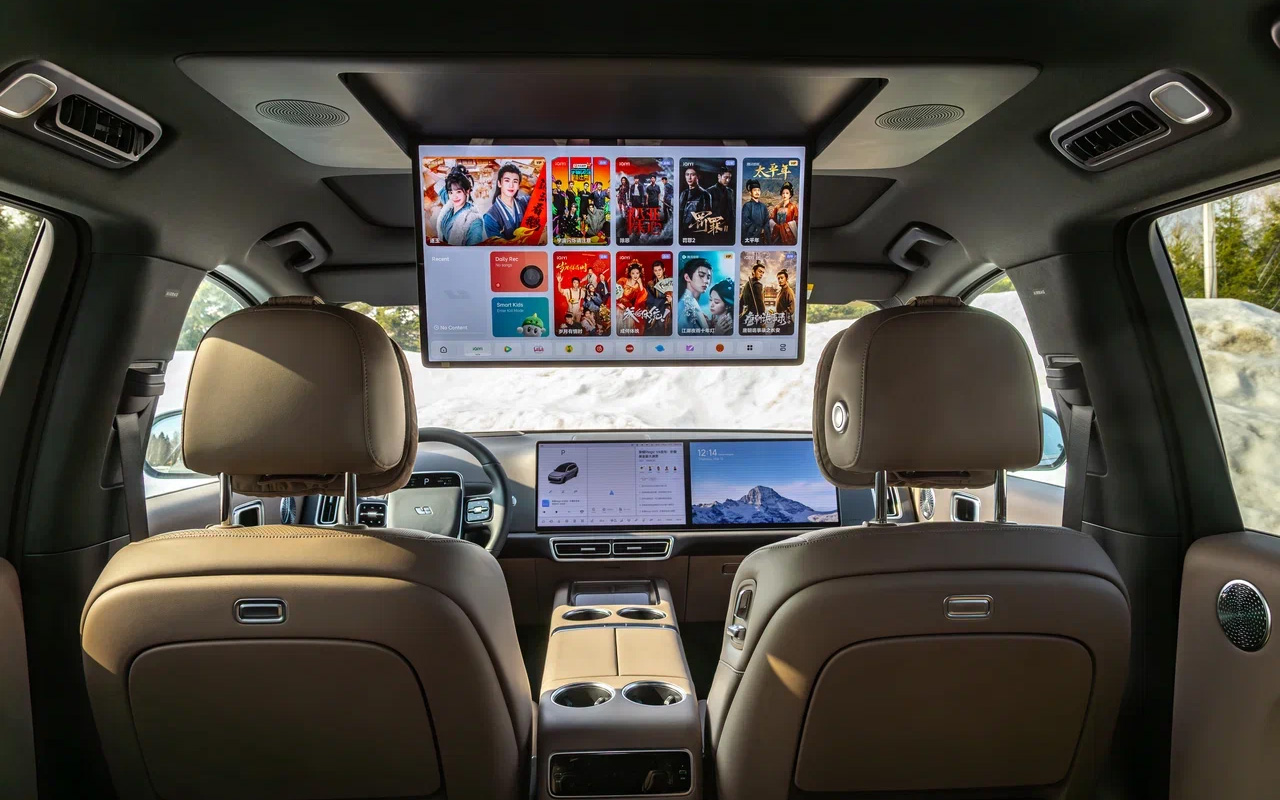 Обновленный&nbsp;Lixiang L9 укомплектован увеличенным с&nbsp;15,7 дюйма&nbsp;до&nbsp;21,4 дюйма потолочным экраном