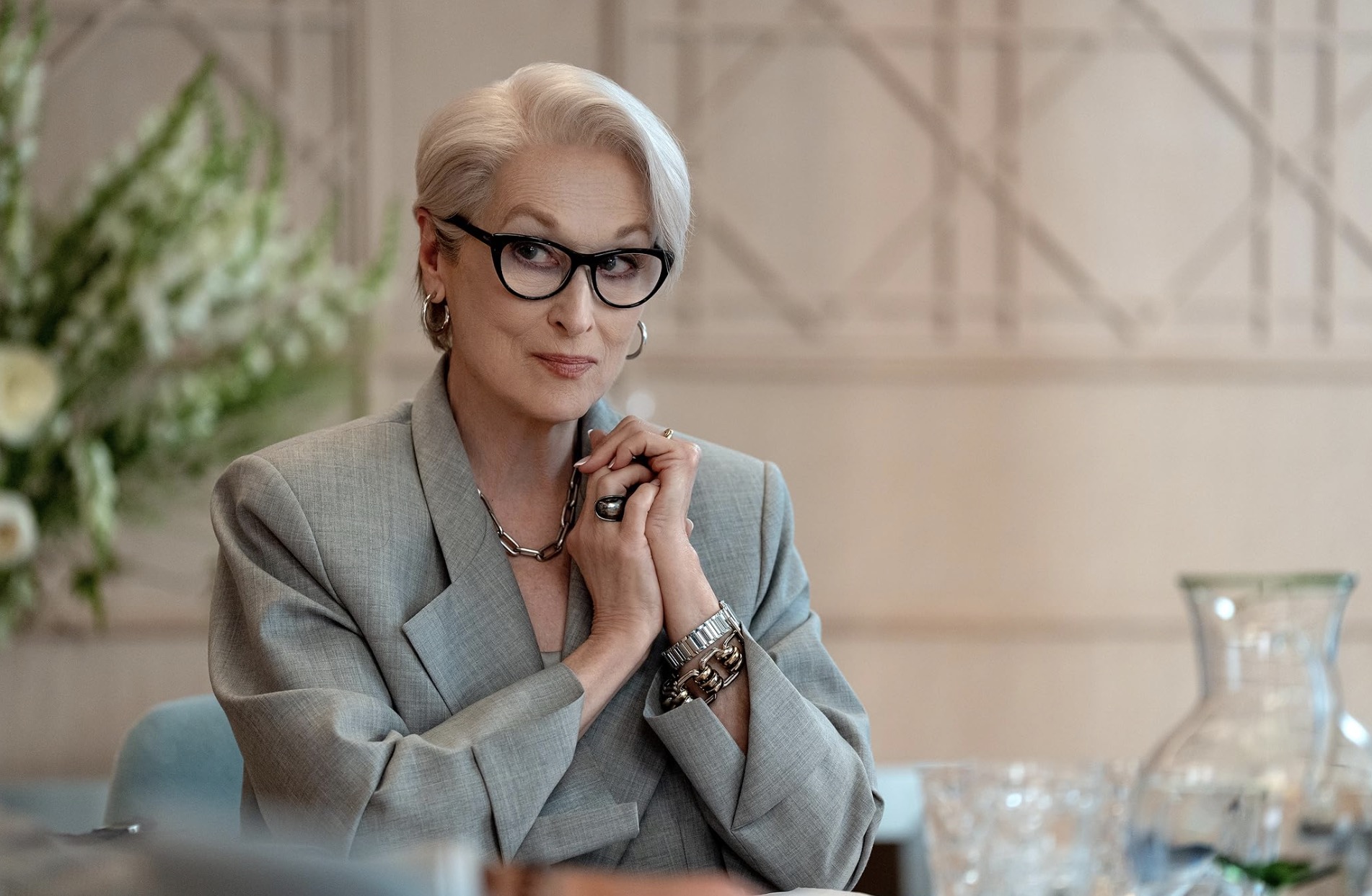 Социолог — о «Дьявол носит Prada 2». Почему сиквел не щадит героинь