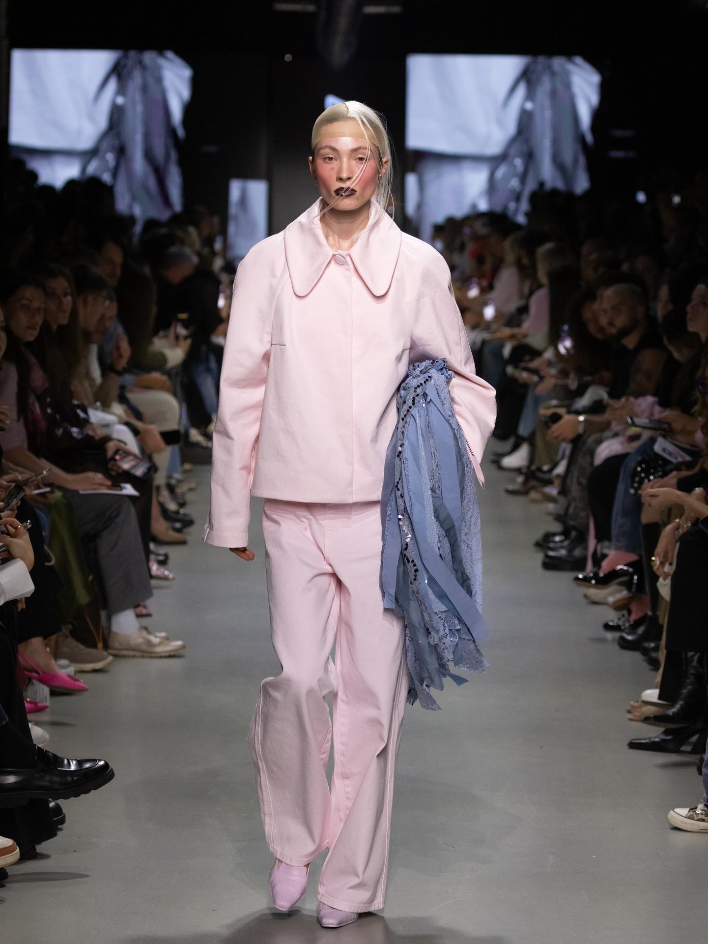 Показ Bitte Ruhe