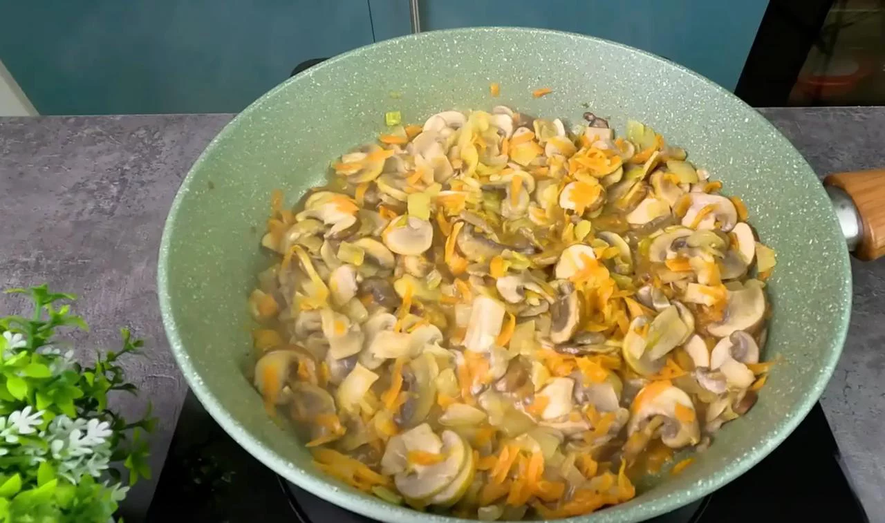 Обжарьте овощи на сковороде