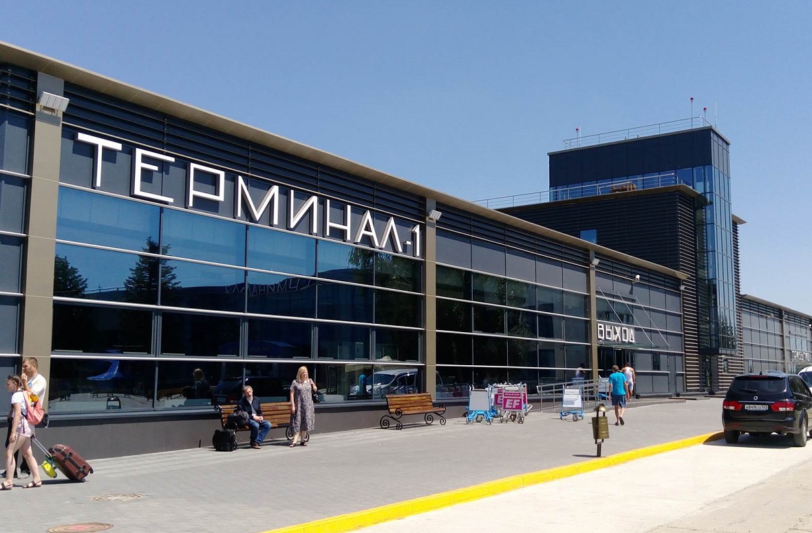В аэропорту Анапы обустроят летний атриум и навес зоны прибытия