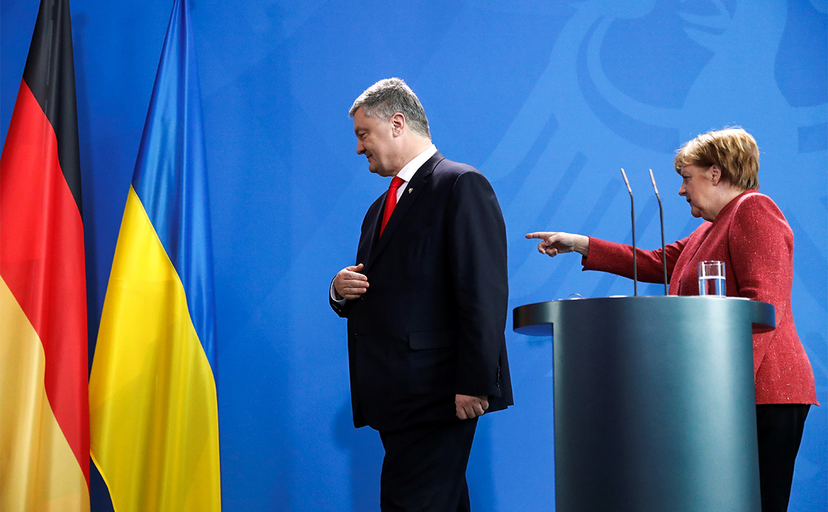 Петр Порошенко и Ангела Меркель (справа)