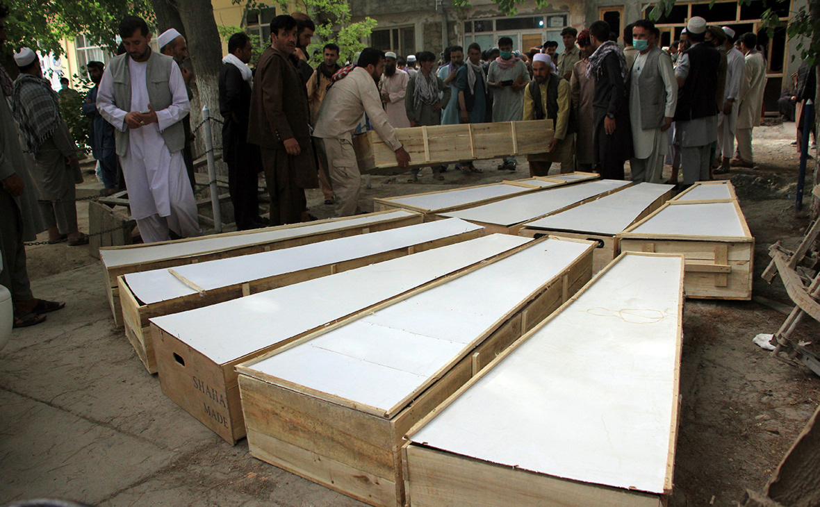 В Афганистане убили 10 саперов
