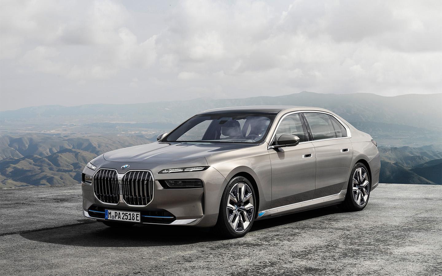 Дилер привез в Россию новый электрический седан BMW i7. Сколько он стоит