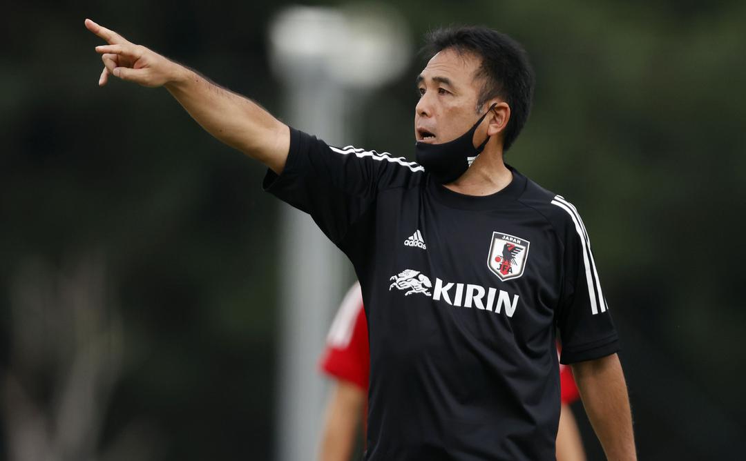 Сахна артында порно түсіру Үлкен сиськи бар ана