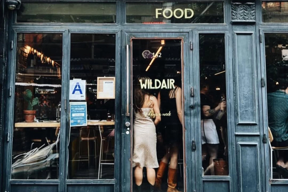 Бетон вместо паркета: почему ugly dining стал мощным трендом