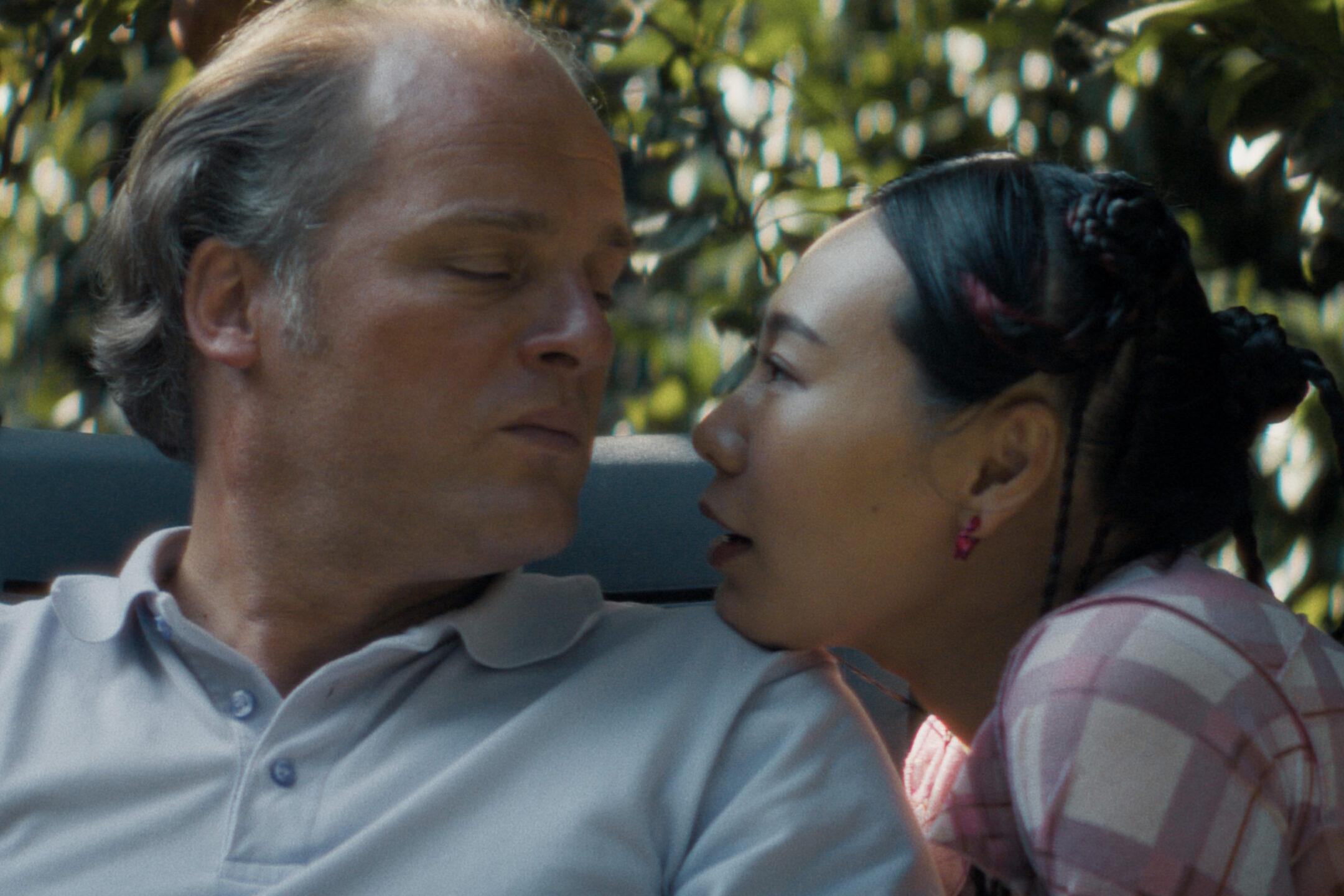 Кадр из фильма &laquo;Небрежное посвящение материнской любви&raquo;