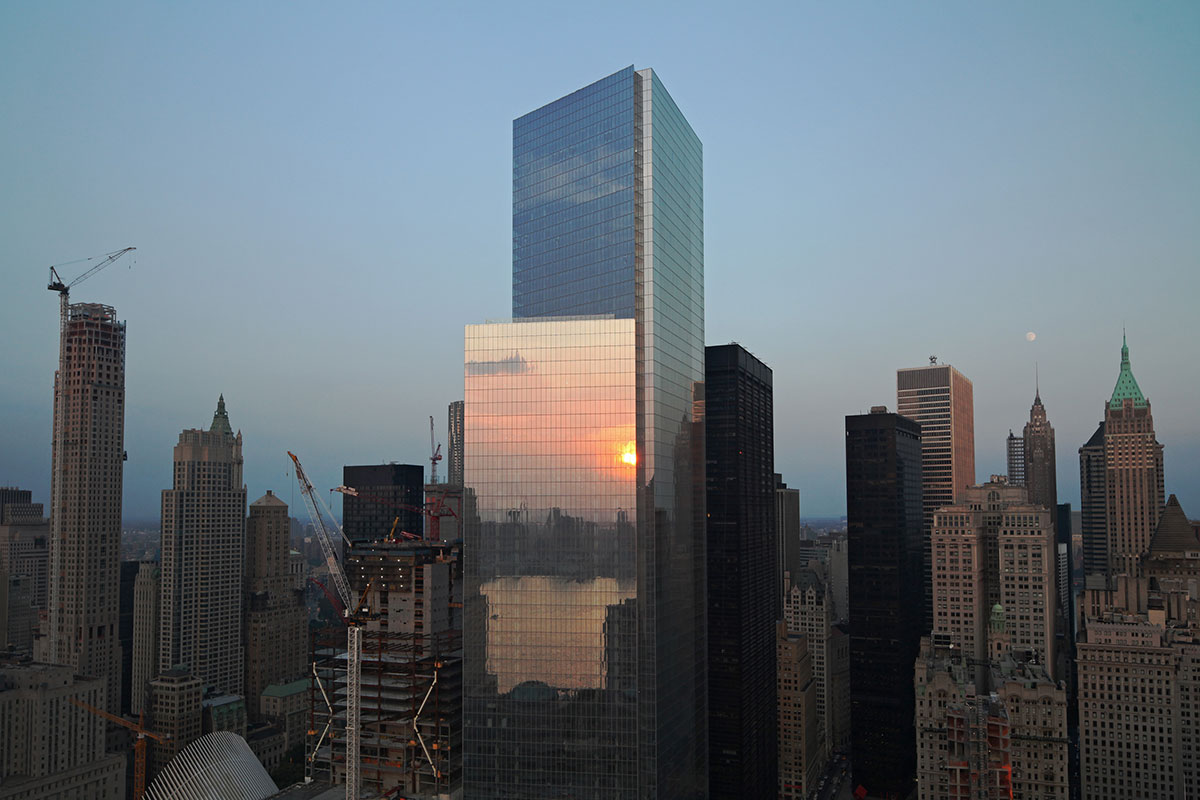 Новый небоскреб находится на&nbsp;юго-восточном краю площадки Всемирного торгового центра, также&nbsp;известной как&nbsp;Ground Zero
